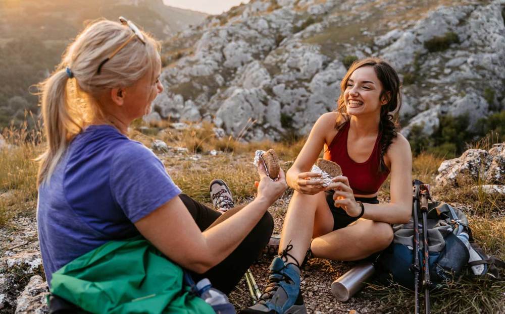 Two hikers share lunch