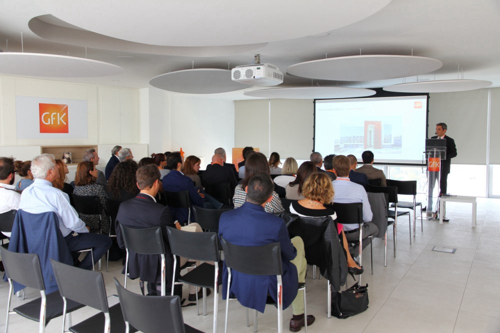 Hero image for Re-evaluate, optimize, innovate: Rethinking ROI for your media mix