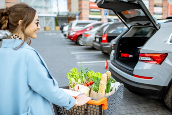 Hero image for Shoppers turn to private label and dine-in deals during event-filled February to manage spend